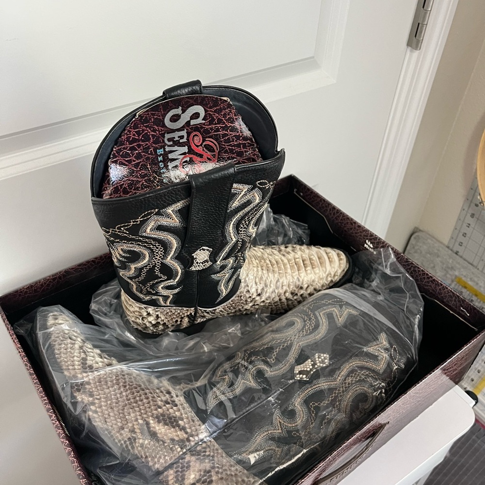 Black and Tan Snake Skin boots - Picture 8 of 9